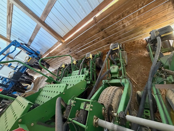 2004 John Deere 1790 Planter