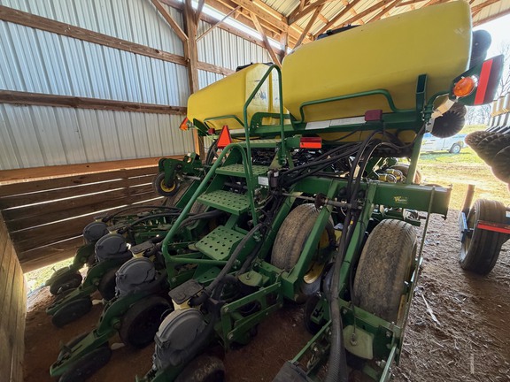 2004 John Deere 1790 Planter