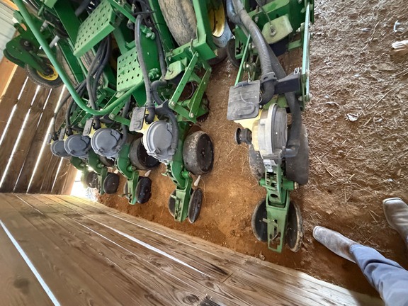 2004 John Deere 1790 Planter