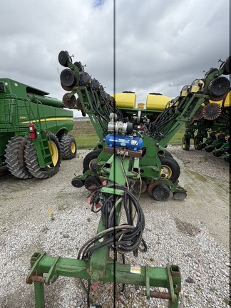 2004 John Deere 1790 Planter