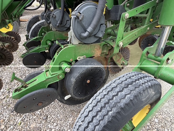 2004 John Deere 1790 Planter