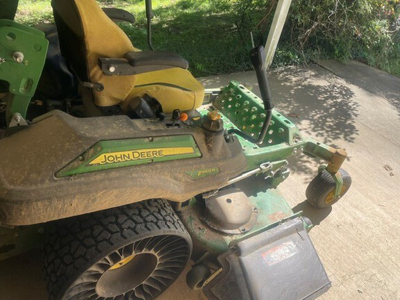 2019 John Deere Z950R Mower/Zero Turn