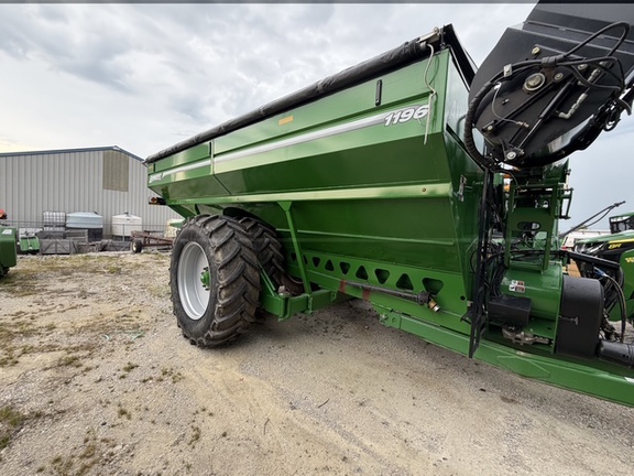 2019 Brent 1196 Grain Cart