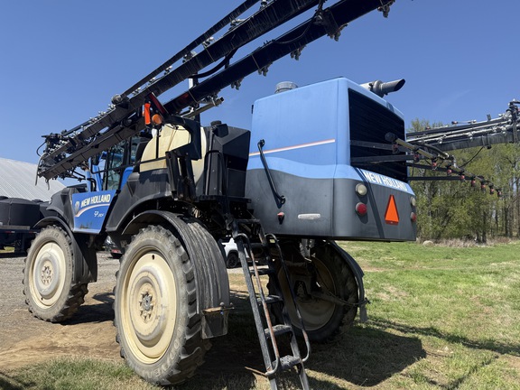 2014 New Holland SP.240F Sprayer/High Clearance
