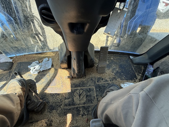 2014 New Holland SP.240F Sprayer/High Clearance