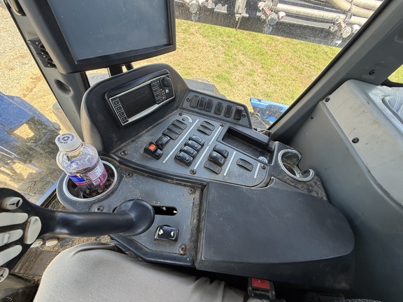 2014 New Holland SP.240F Sprayer/High Clearance