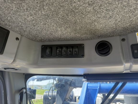 2014 New Holland SP.240F Sprayer/High Clearance