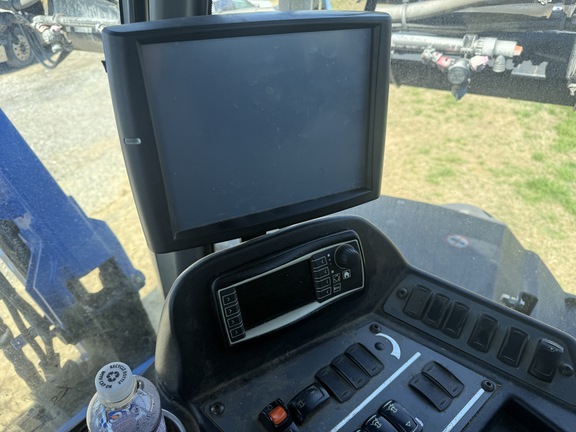 2014 New Holland SP.240F Sprayer/High Clearance