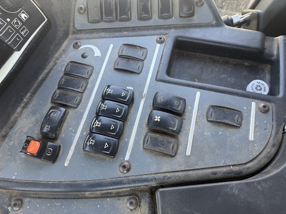2014 New Holland SP.240F Sprayer/High Clearance