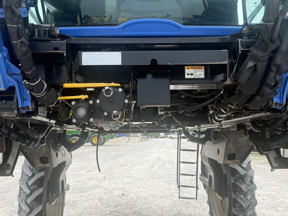 2014 New Holland SP.240F Sprayer/High Clearance