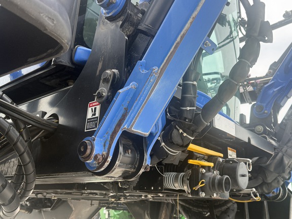 2014 New Holland SP.240F Sprayer/High Clearance