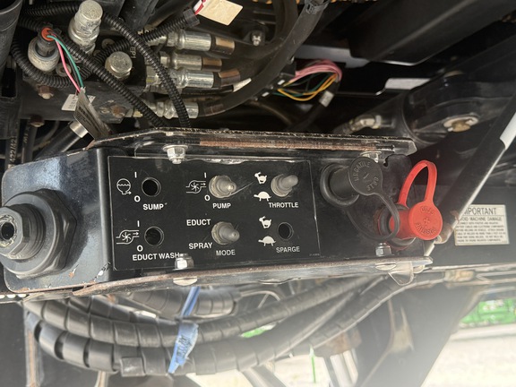 2014 New Holland SP.240F Sprayer/High Clearance