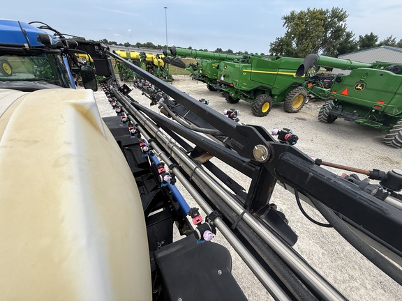 2014 New Holland SP.240F Sprayer/High Clearance