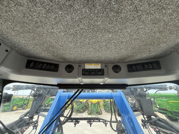 2014 New Holland SP.240F Sprayer/High Clearance