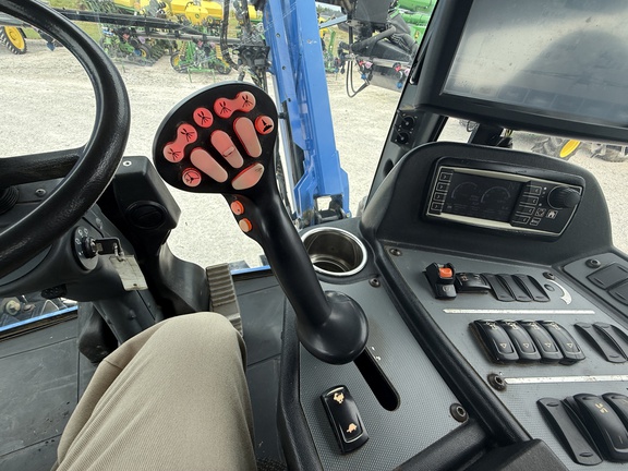 2014 New Holland SP.240F Sprayer/High Clearance