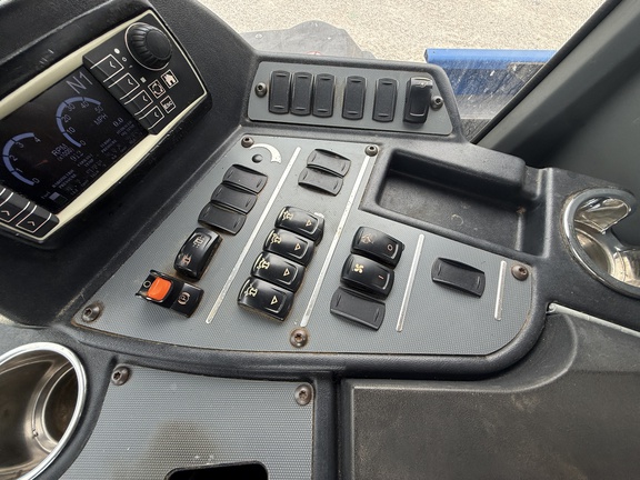 2014 New Holland SP.240F Sprayer/High Clearance