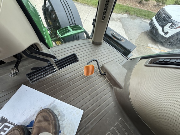 2013 John Deere 7200R Tractor