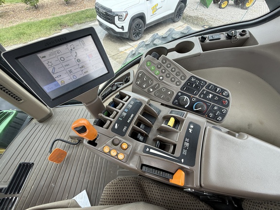 2013 John Deere 7200R Tractor