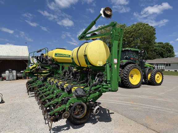 2017 John Deere 1775NT Planter