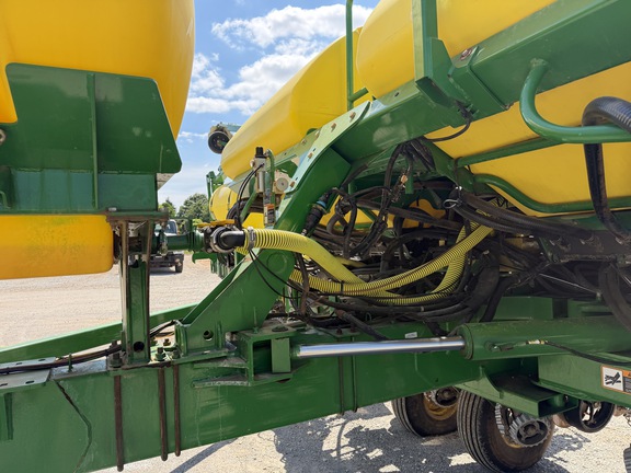 2017 John Deere 1775NT Planter