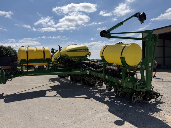 2017 John Deere 1775NT Planter