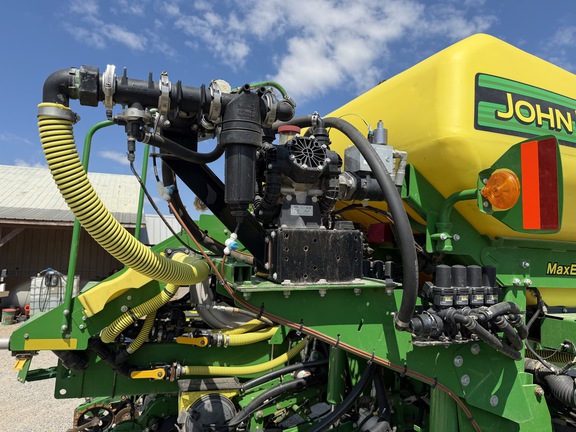 2017 John Deere 1775NT Planter