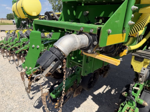 2017 John Deere 1775NT Planter