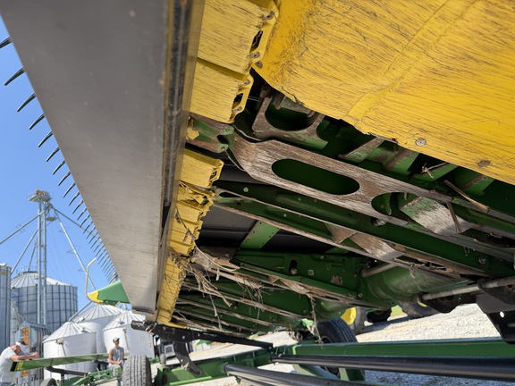 2021 John Deere RD40F Header Combine