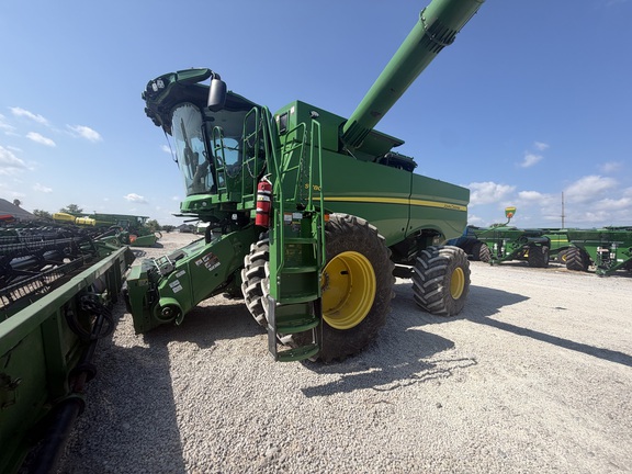 2024 John Deere S780 Combine