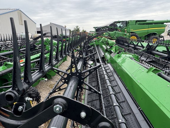 2025 John Deere HDF 40 Header Combine
