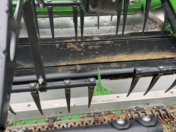 2025 John Deere HDF 40 Header Combine