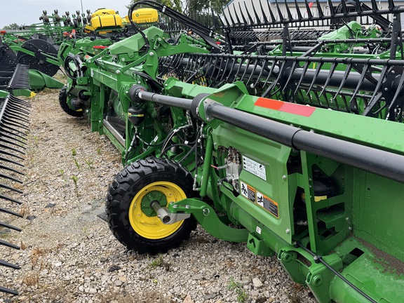 2025 John Deere HDF 40 Header Combine