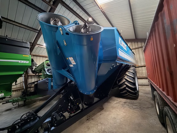 2012 Kinze 1300 Grain Cart