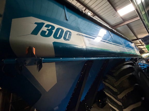 2012 Kinze 1300 Grain Cart