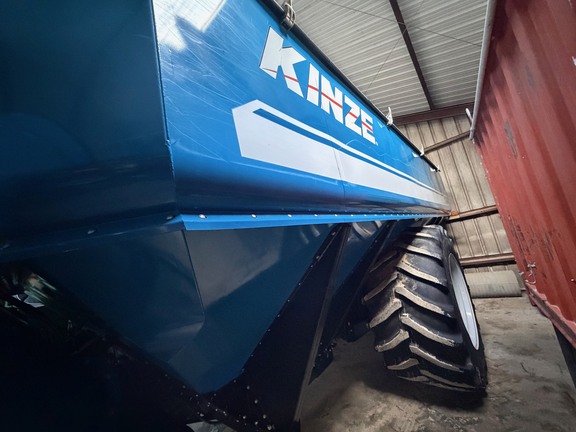 2012 Kinze 1300 Grain Cart