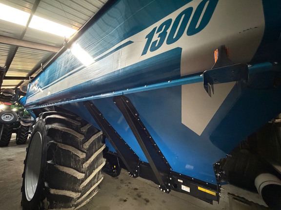 2012 Kinze 1300 Grain Cart