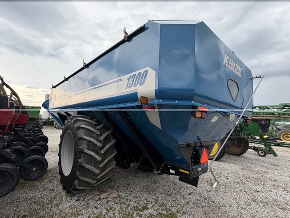 2012 Kinze 1300 Grain Cart