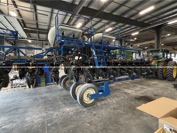 2022 Kinze 3605 Planter