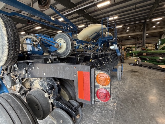 2022 Kinze 3605 Planter