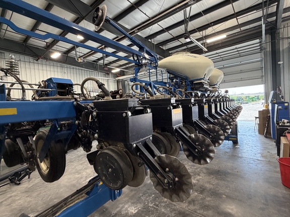 2022 Kinze 3605 Planter