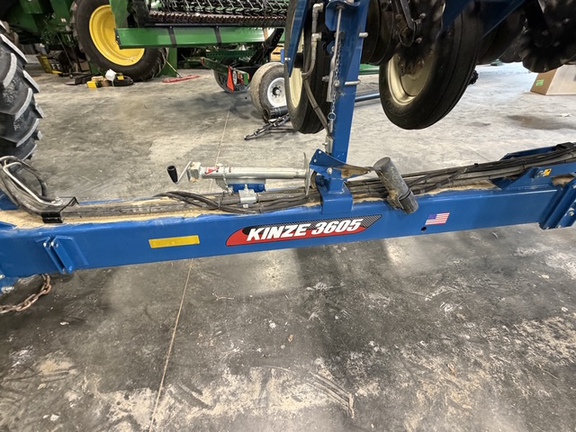 2022 Kinze 3605 Planter