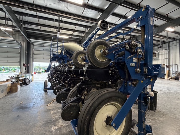 2022 Kinze 3605 Planter