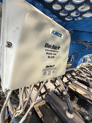 2022 Kinze 3605 Planter