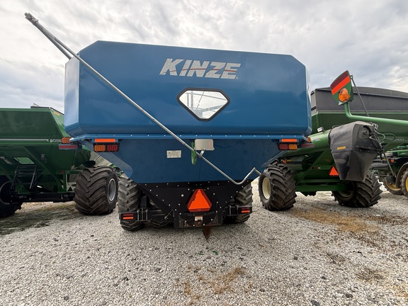 2018 Kinze 1300 Grain Cart