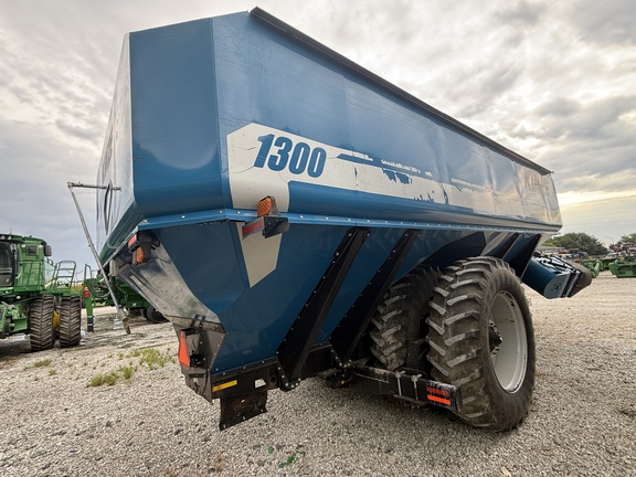 2018 Kinze 1300 Grain Cart