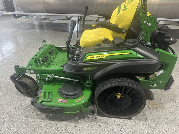 2025 John Deere Z965R Mower/Zero Turn