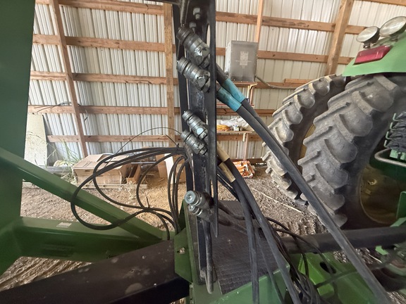 2010 Unverferth 882 Grain Cart
