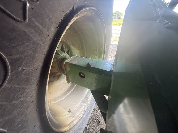 2010 Unverferth 882 Grain Cart
