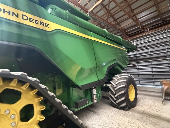 2024 John Deere X9 1000 Combine