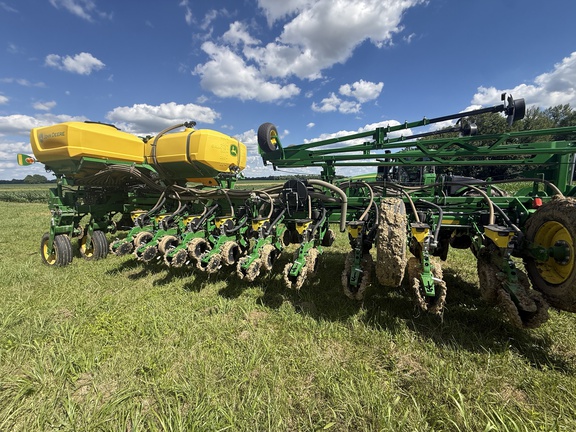 2026 John Deere 1775NT Planter